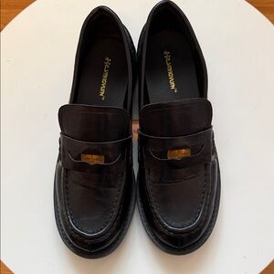 Preowned Women’s black Faux Leather Penny Loafers. They are a 39/8.5 .